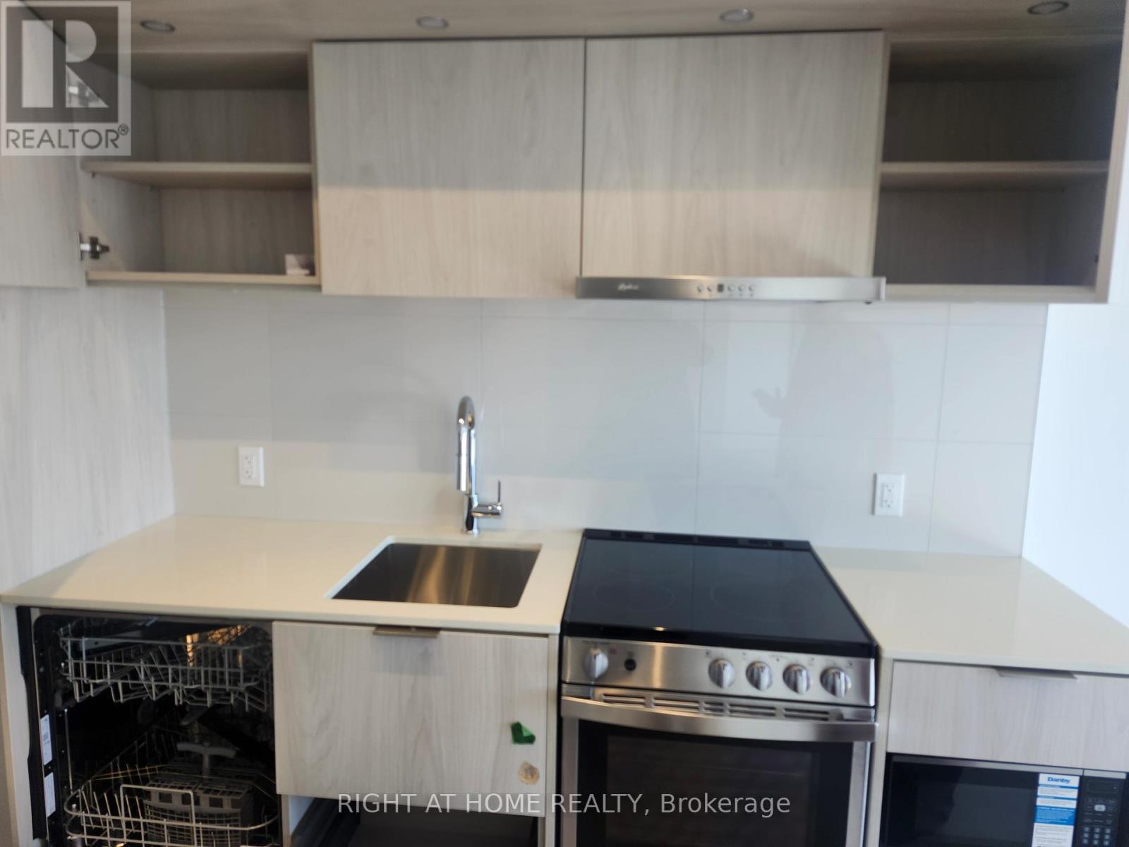 3901 - 448 Burnhamthorpe Road W, Mississauga, Ontario  L5B 4M6 - Photo 11 - W12897832