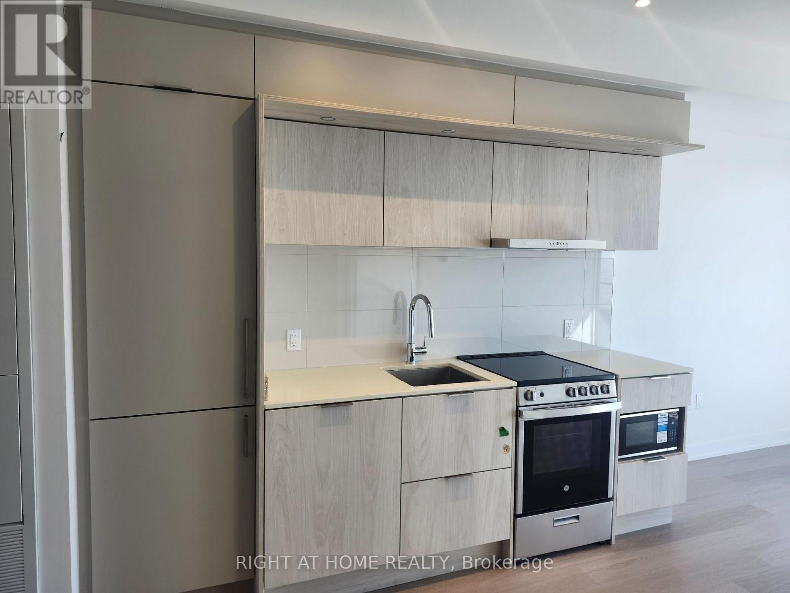 3901 - 448 Burnhamthorpe Road W, Mississauga, Ontario  L5B 4M6 - Photo 9 - W12897832