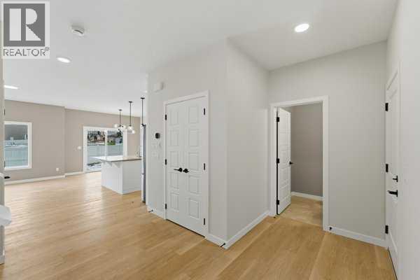 213 Bayview Park Sw, Airdrie, Alberta  T4B 4G2 - Photo 3 - A2292119