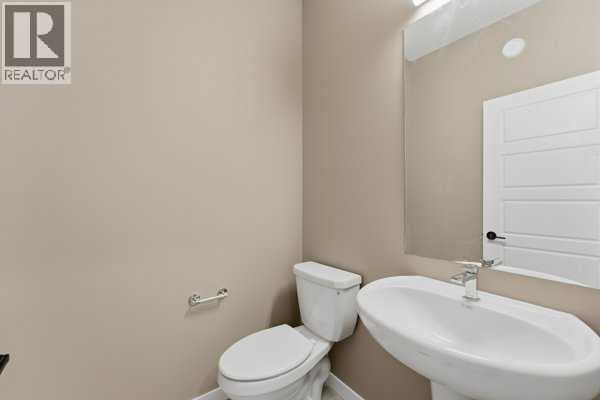 213 Bayview Park Sw, Airdrie, Alberta  T4B 4G2 - Photo 4 - A2292119