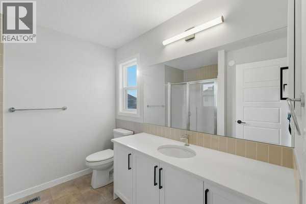 213 Bayview Park Sw, Airdrie, Alberta  T4B 4G2 - Photo 21 - A2292119