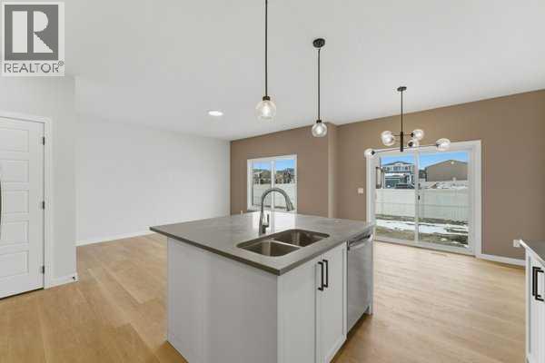 213 Bayview Park Sw, Airdrie, Alberta  T4B 4G2 - Photo 11 - A2292119