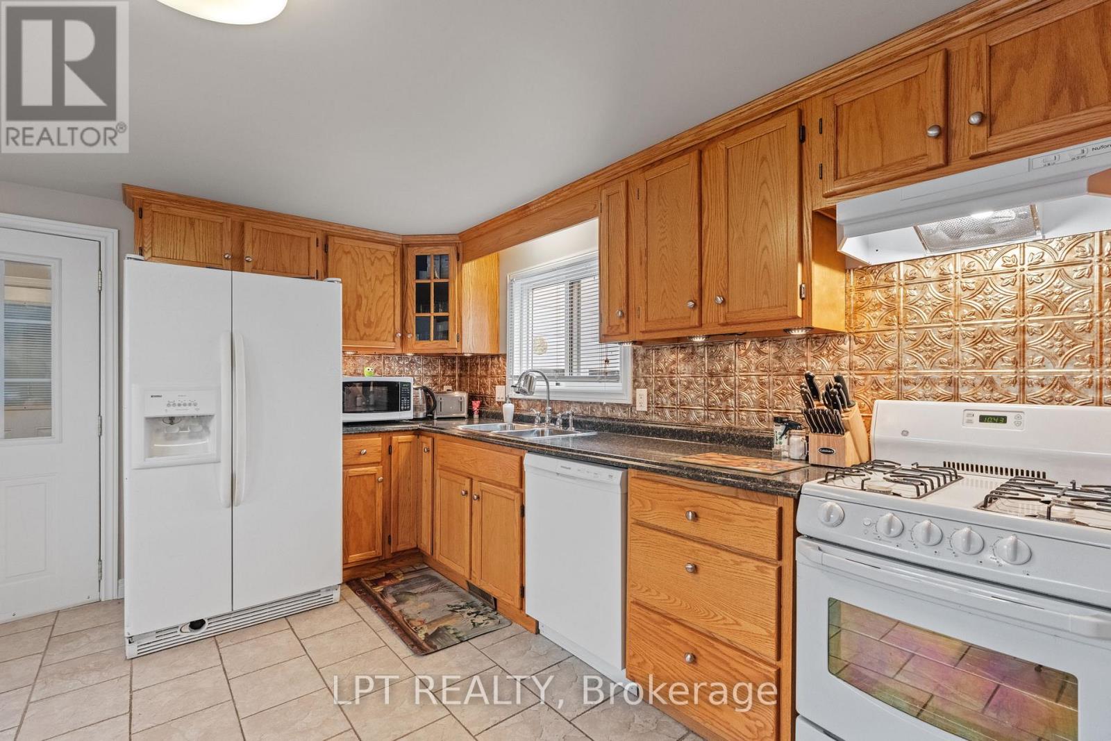 33810 Darryl Court, Bluewater, Ontario  N0M 2T0 - Photo 8 - X12897966