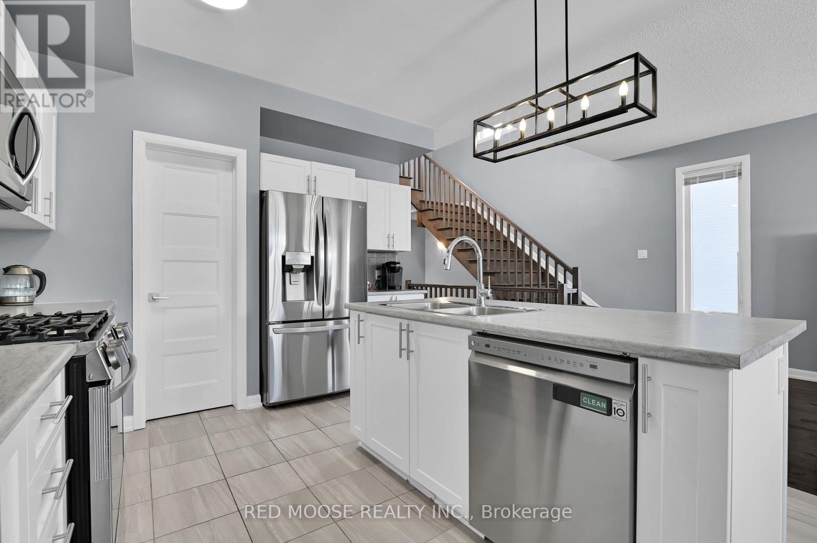 185 Turquoise Street, Clarence-Rockland, Ontario  K4K 0L5 - Photo 9 - X12897976