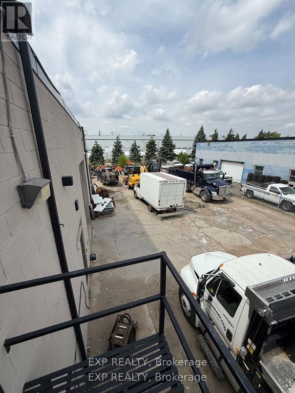 1261 Britannia Road E, Mississauga (Northeast), Ontario  L4W 1C7 - Photo 4 - W12897964