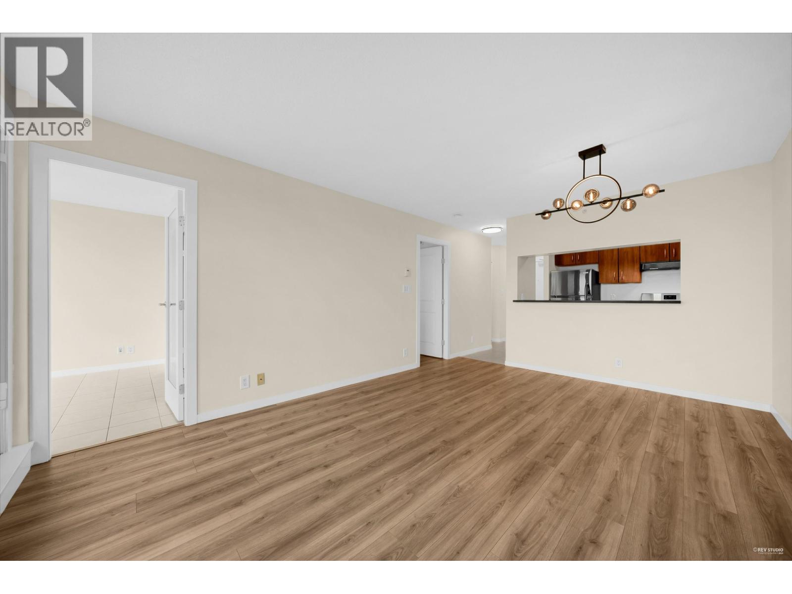 2002 3663 Crowley Drive, Vancouver, British Columbia  V5R 6H4 - Photo 3 - R3101101