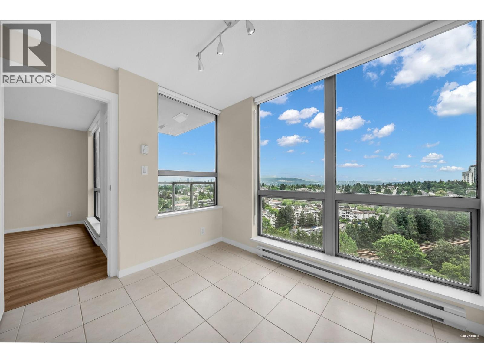 2002 3663 Crowley Drive, Vancouver, British Columbia  V5R 6H4 - Photo 7 - R3101101