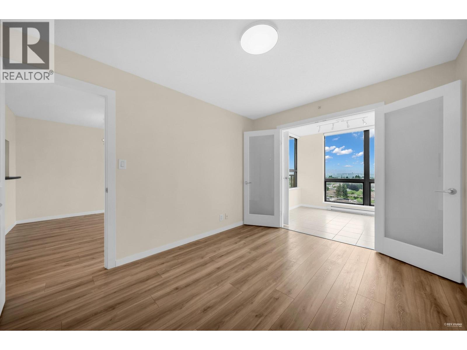 2002 3663 Crowley Drive, Vancouver, British Columbia  V5R 6H4 - Photo 6 - R3101101