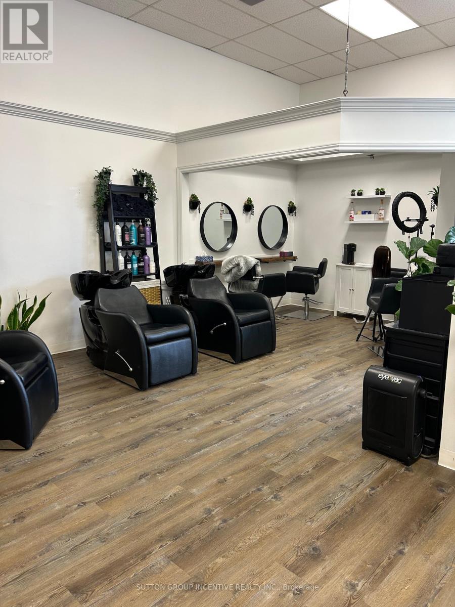 515 - 34 Cedar Pointe Drive, Barrie, Ontario  L4N 5R7 - Photo 7 - S12897992