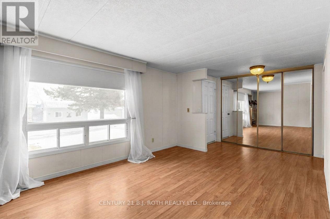 3 Donald Street, Oro-Medonte, Ontario  L0L 1T0 - Photo 3 - S12898000