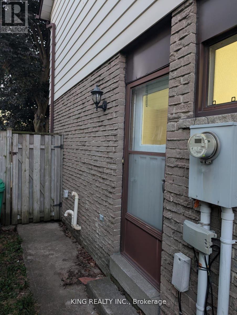 16 Wimbledon Court, Brampton, Ontario  L6V 2S4 - Photo 37 - W12897962