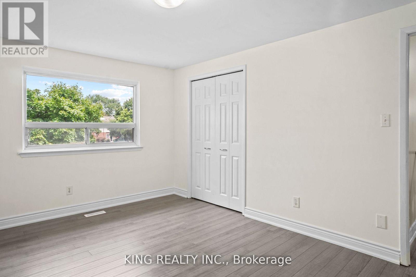 16 Wimbledon Court, Brampton, Ontario  L6V 2S4 - Photo 5 - W12897962