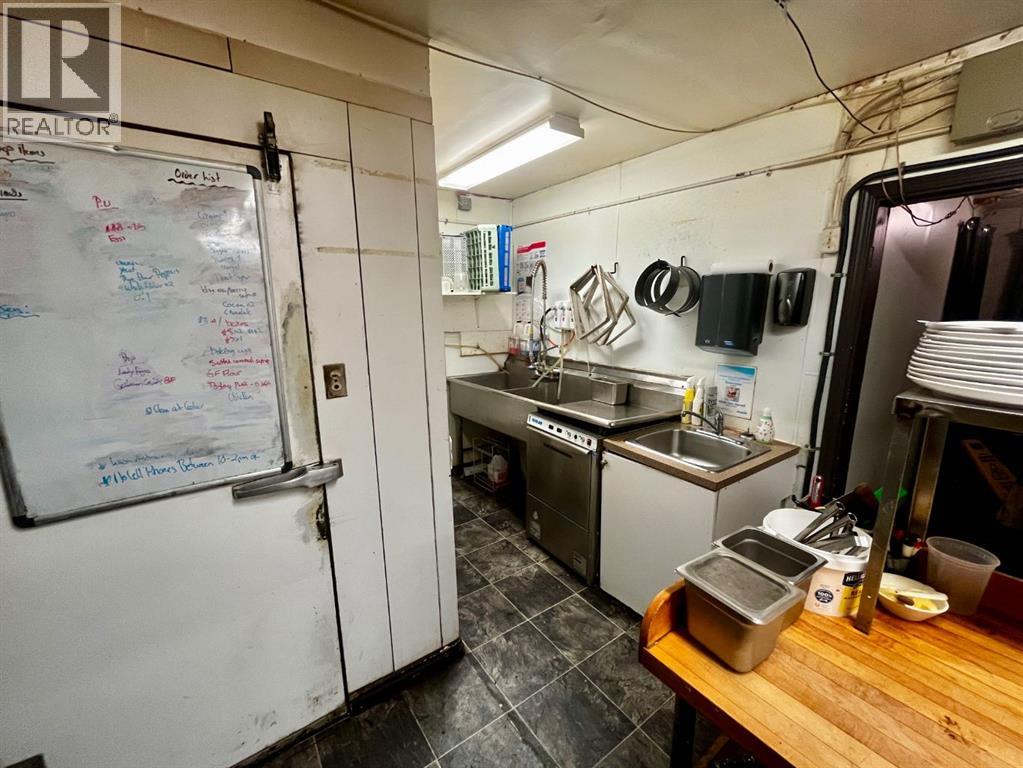 4926 50 Avenue, Vermilion, Alberta  T9X 1A4 - Photo 9 - A2251160