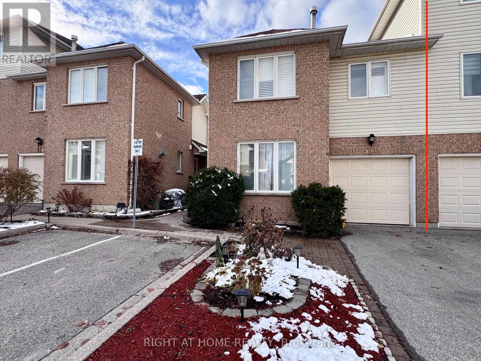 21 - 370 Riddell Court, Newmarket, Ontario  L3Y 8M8 - Photo 2 - N12677304