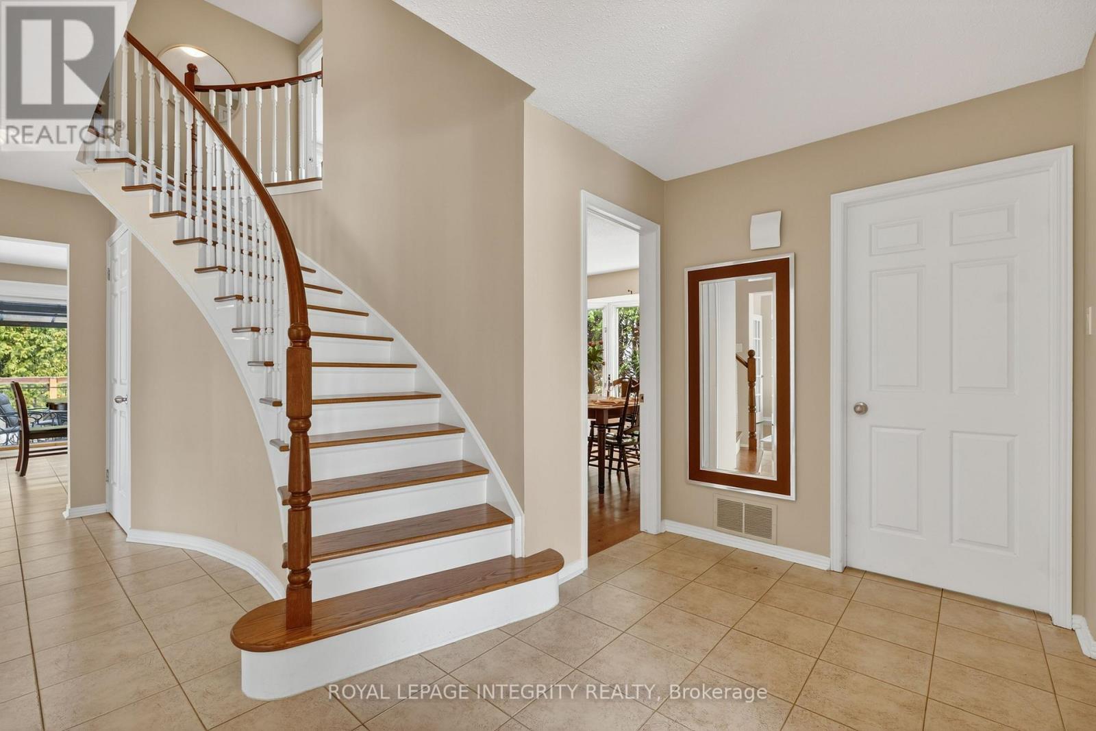 6020 Vineyard Drive, Ottawa, Ontario  K1C 2M5 - Photo 2 - X12898010