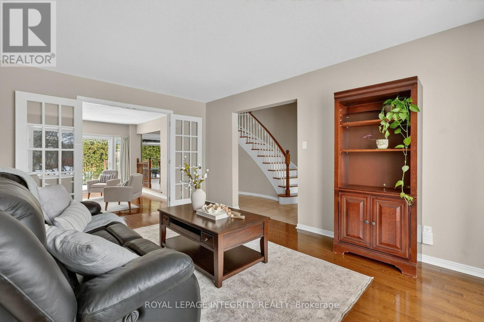 6020 Vineyard Drive, Ottawa, Ontario  K1C 2M5 - Photo 5 - X12898010