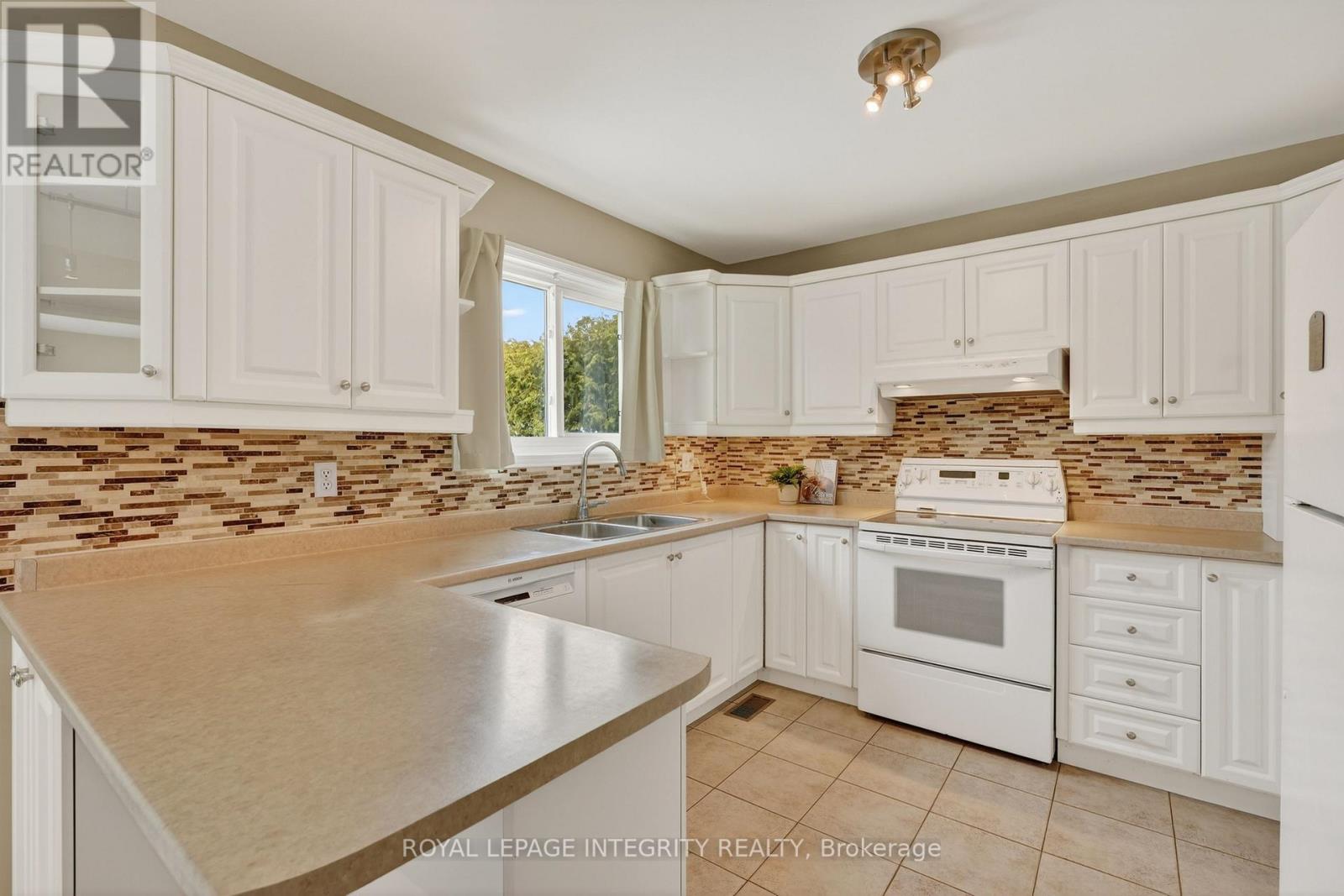 6020 Vineyard Drive, Ottawa, Ontario  K1C 2M5 - Photo 9 - X12898010