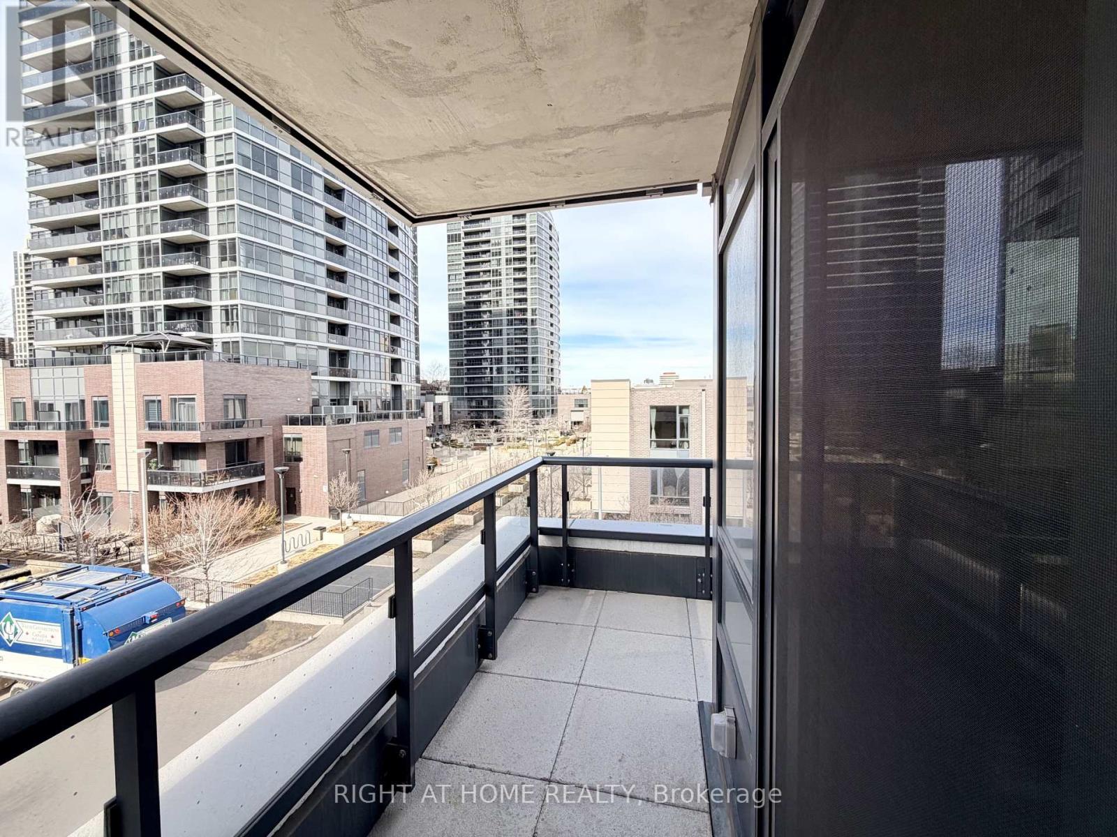 433 - 26 Gibbs Road W, Toronto, Ontario  M9B 6L6 - Photo 4 - W12898020