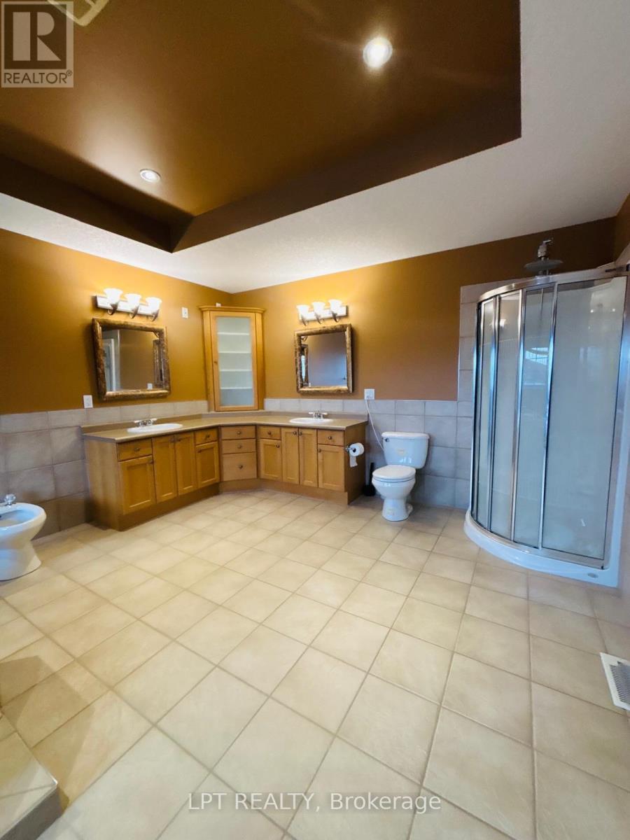 64 Yarrow Court, Kitchener, Ontario  N2E 4C4 - Photo 22 - X12898018