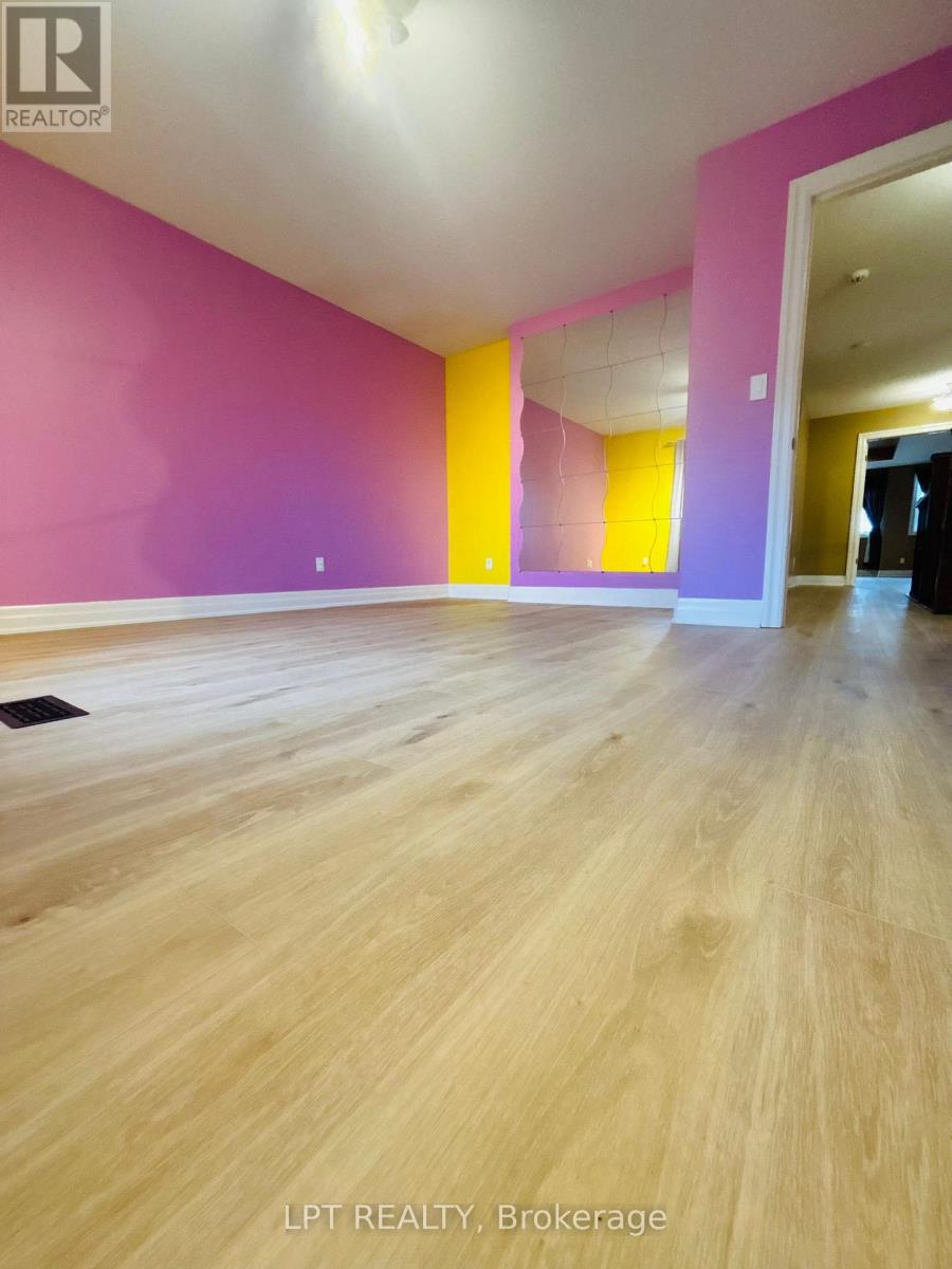 64 Yarrow Court, Kitchener, Ontario  N2E 4C4 - Photo 25 - X12898018