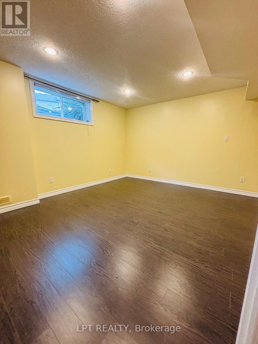 64 Yarrow Court, Kitchener, Ontario  N2E 4C4 - Photo 34 - X12898018