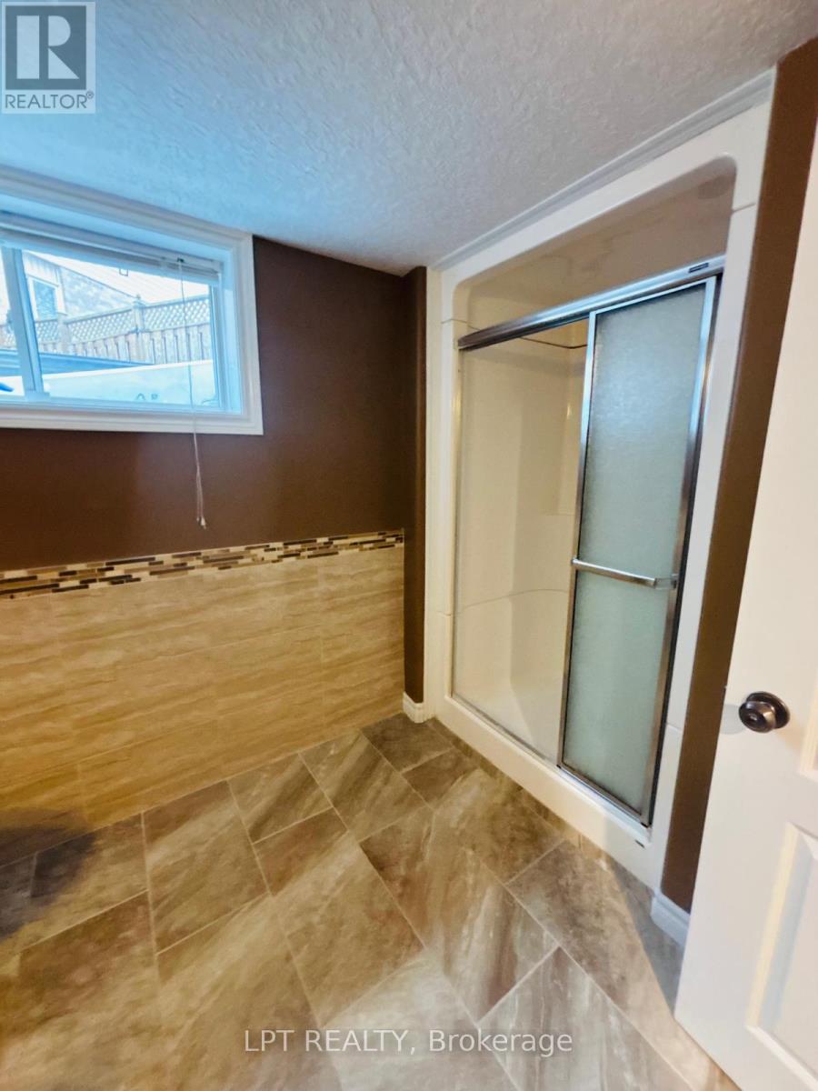 64 Yarrow Court, Kitchener, Ontario  N2E 4C4 - Photo 36 - X12898018