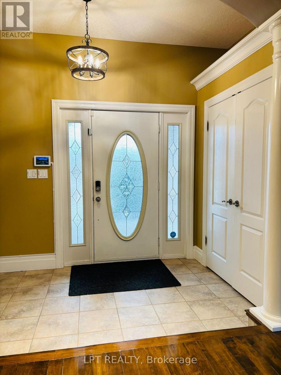 64 Yarrow Court, Kitchener, Ontario  N2E 4C4 - Photo 4 - X12898018