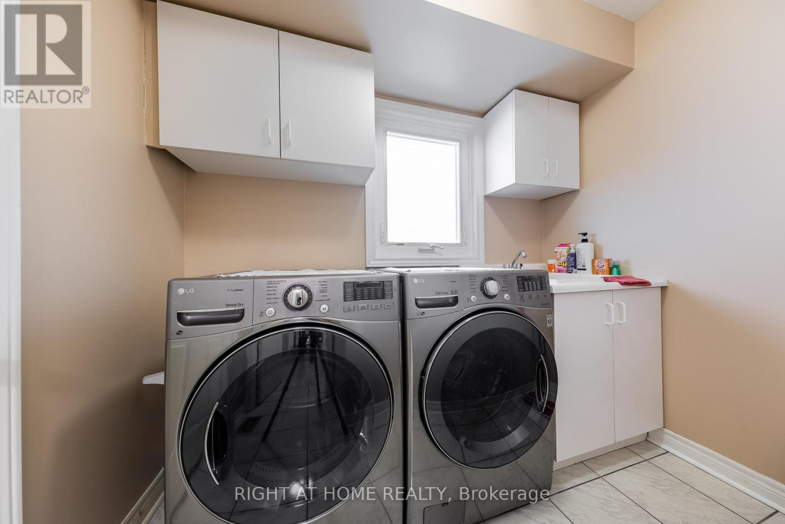 27 Addison Street, Richmond Hill (North Richvale), Ontario  L4C 9N1 - Photo 17 - N12896492