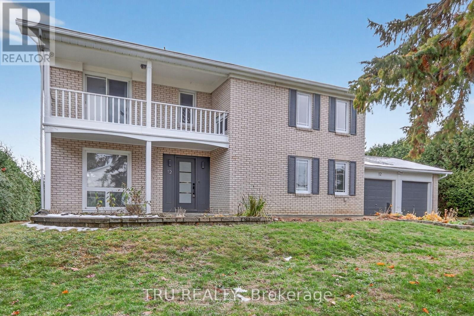 12 Apache Crescent, Ottawa, Ontario  K2E 6H7 - Photo 2 - X12898066