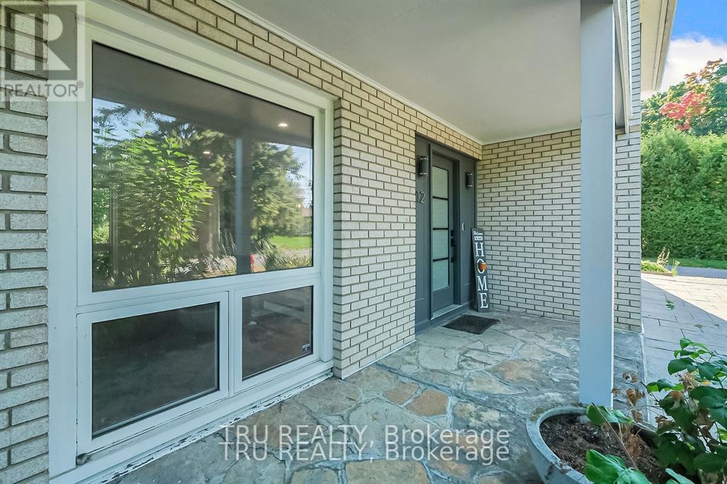 12 Apache Crescent, Ottawa, Ontario  K2E 6H7 - Photo 3 - X12898066