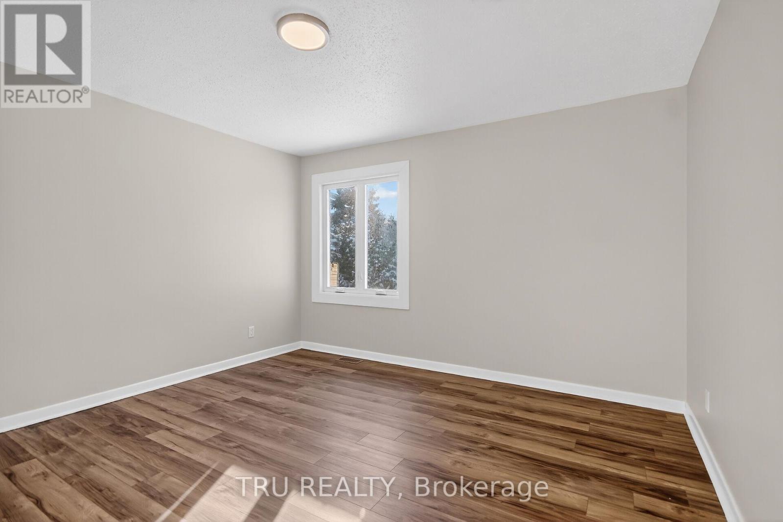 12 Apache Crescent, Ottawa, Ontario  K2E 6H7 - Photo 31 - X12898066