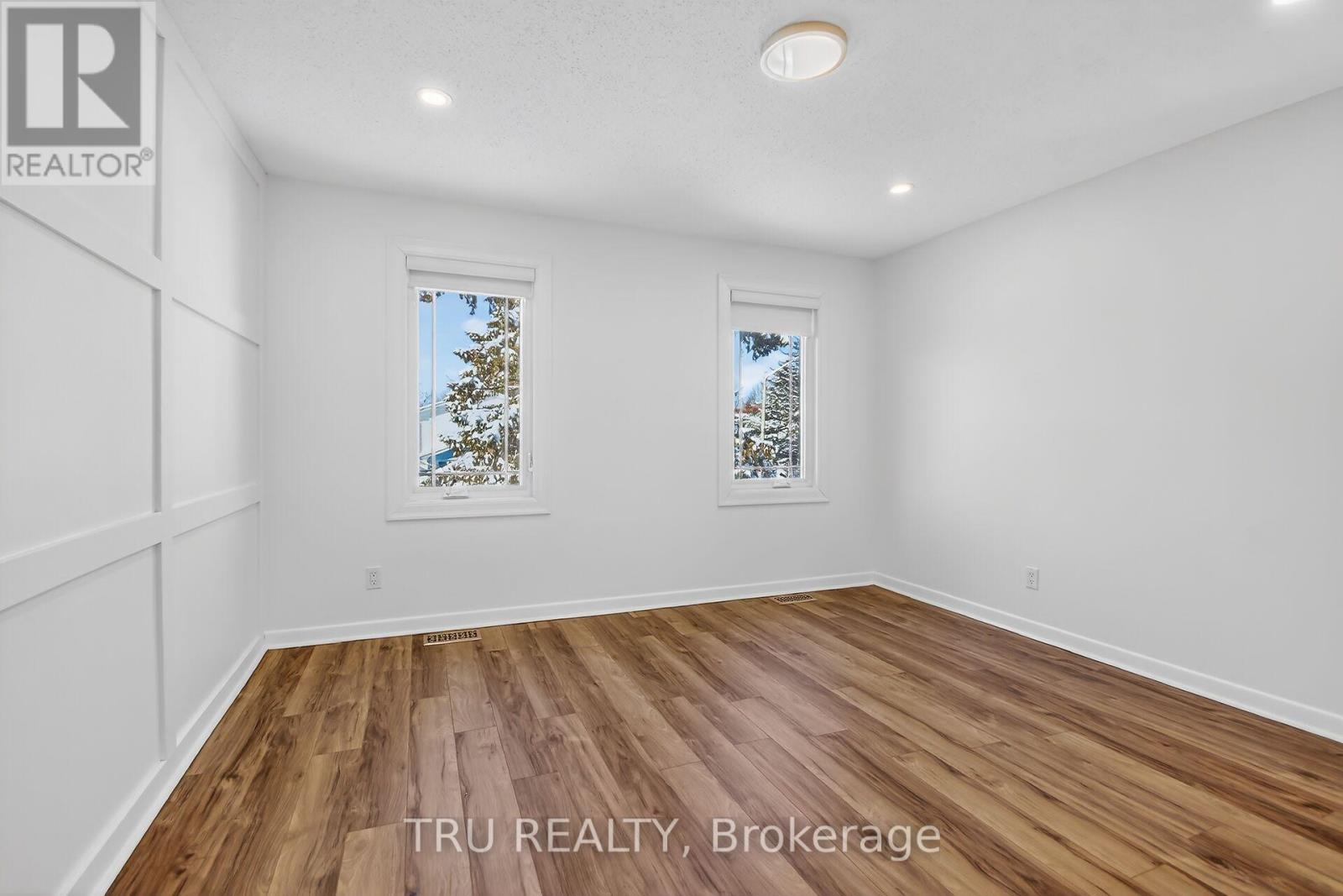 12 Apache Crescent, Ottawa, Ontario  K2E 6H7 - Photo 33 - X12898066