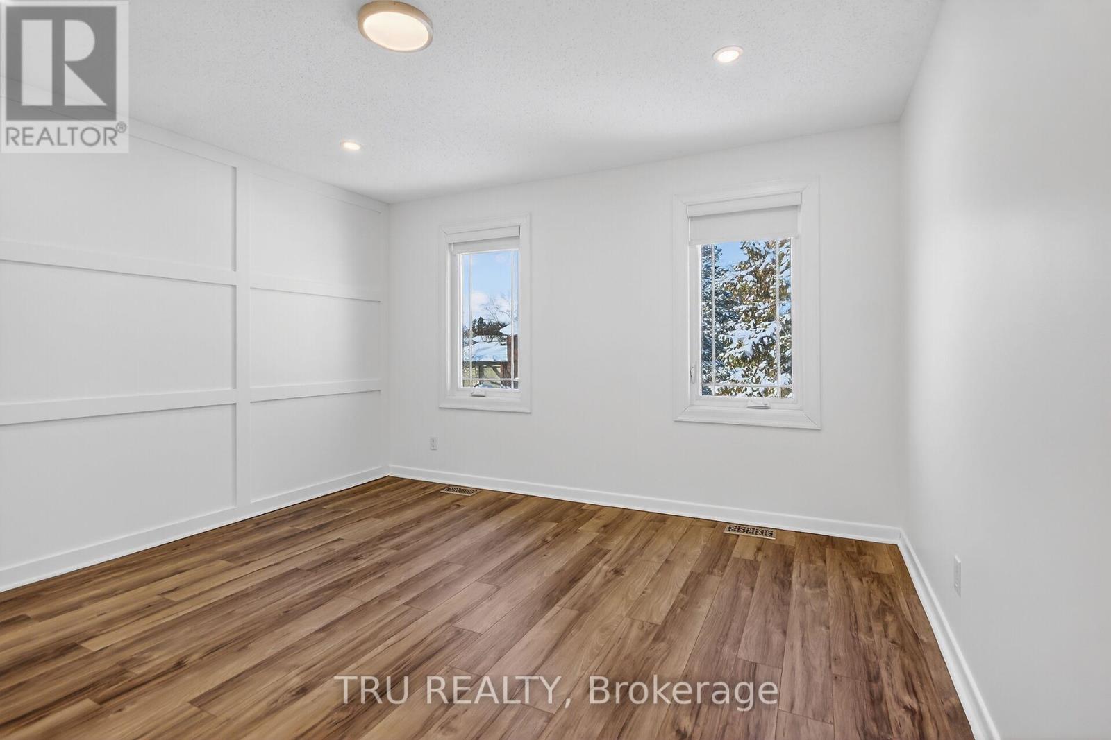 12 Apache Crescent, Ottawa, Ontario  K2E 6H7 - Photo 34 - X12898066