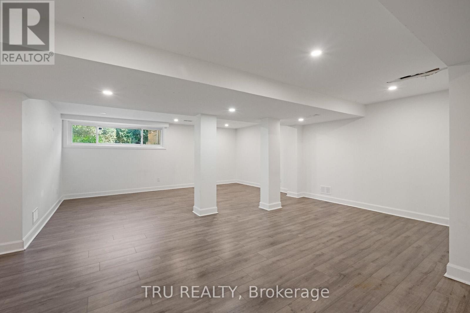 12 Apache Crescent, Ottawa, Ontario  K2E 6H7 - Photo 37 - X12898066