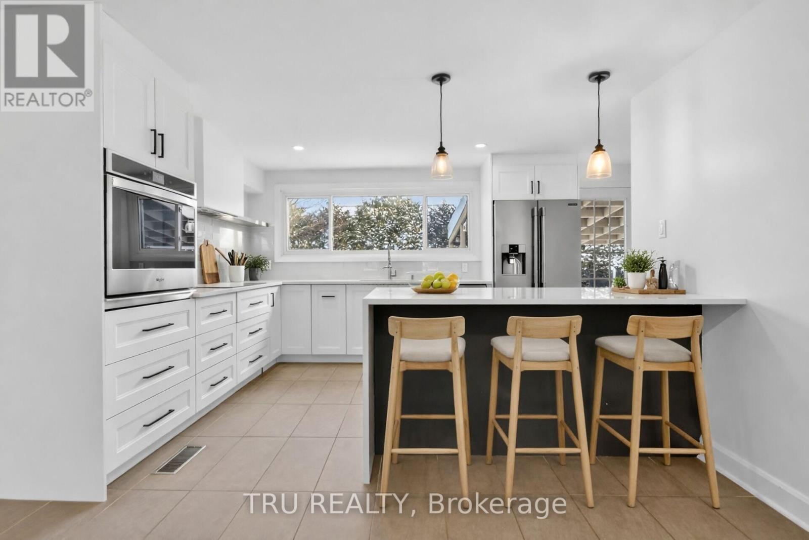 12 Apache Crescent, Ottawa, Ontario  K2E 6H7 - Photo 6 - X12898066