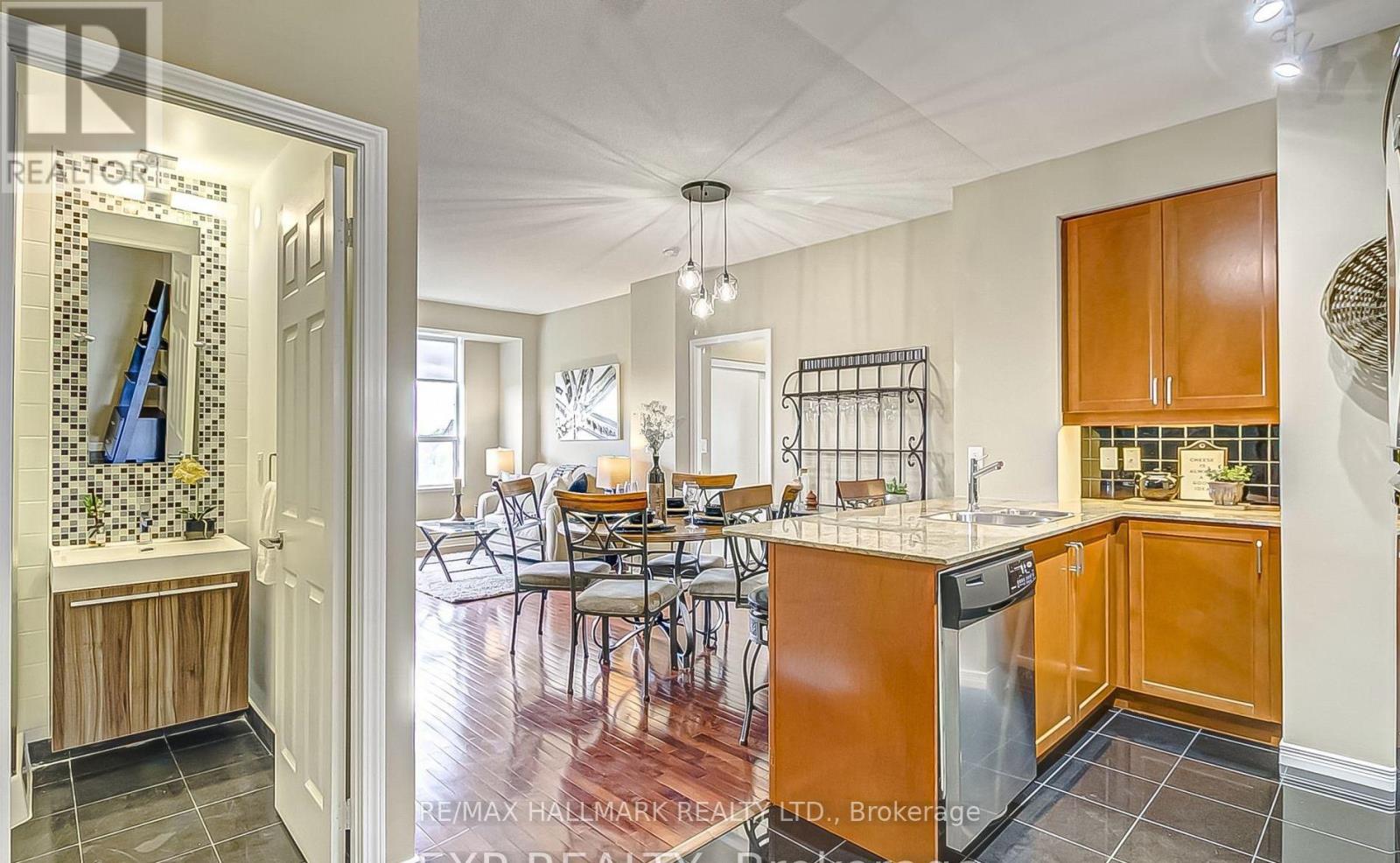 506 - 736 Spadina Avenue, Toronto, Ontario  M5S 2J6 - Photo 2 - C12898072