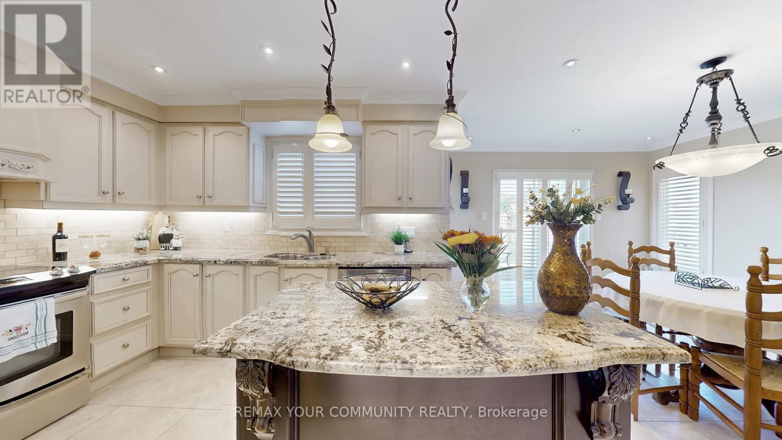 10 Hollyburn Court, Vaughan, Ontario  L4L 6G2 - Photo 9 - N12898032