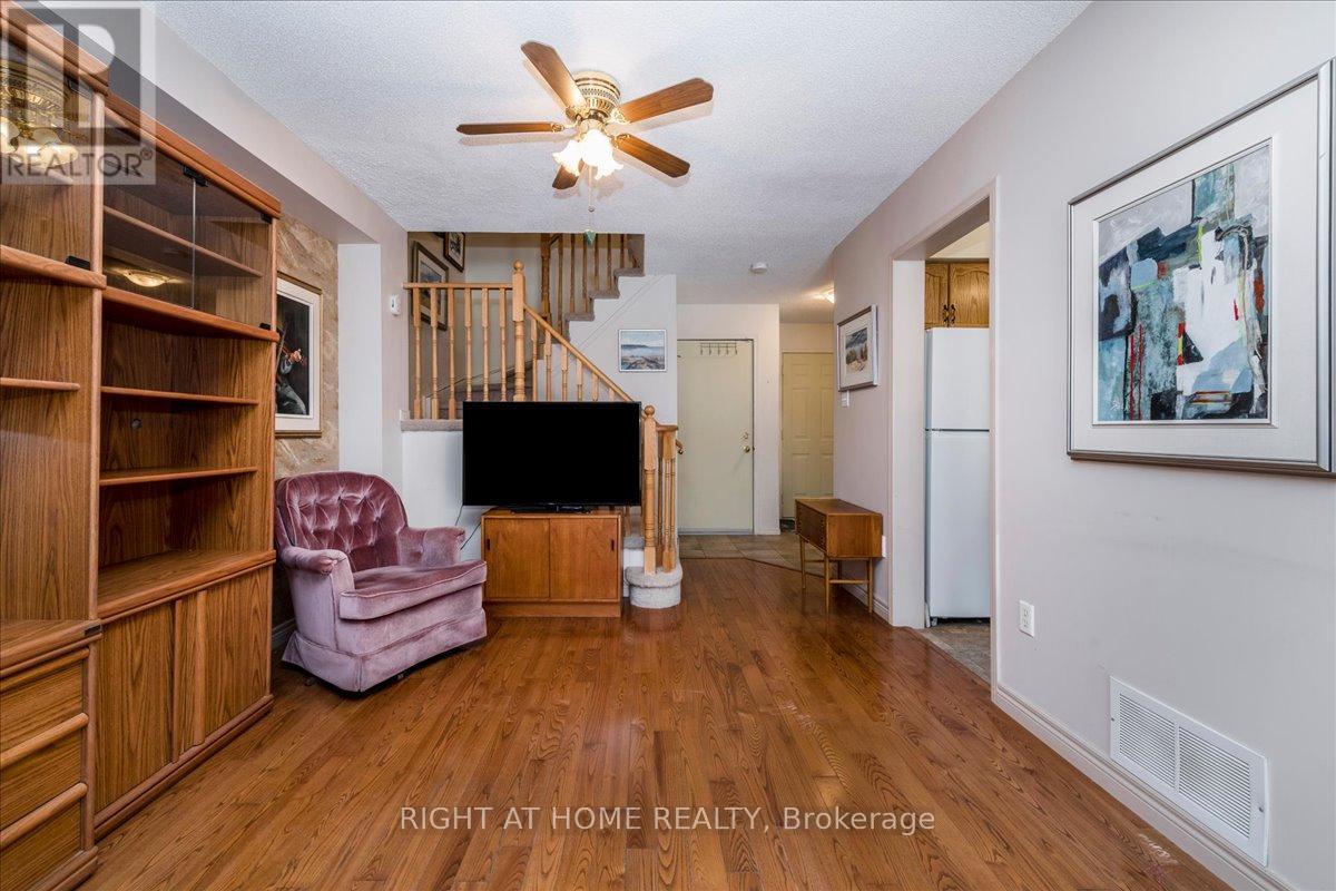 142 Leslie Avenue, Barrie, Ontario  L4N 9P4 - Photo 3 - S12898048