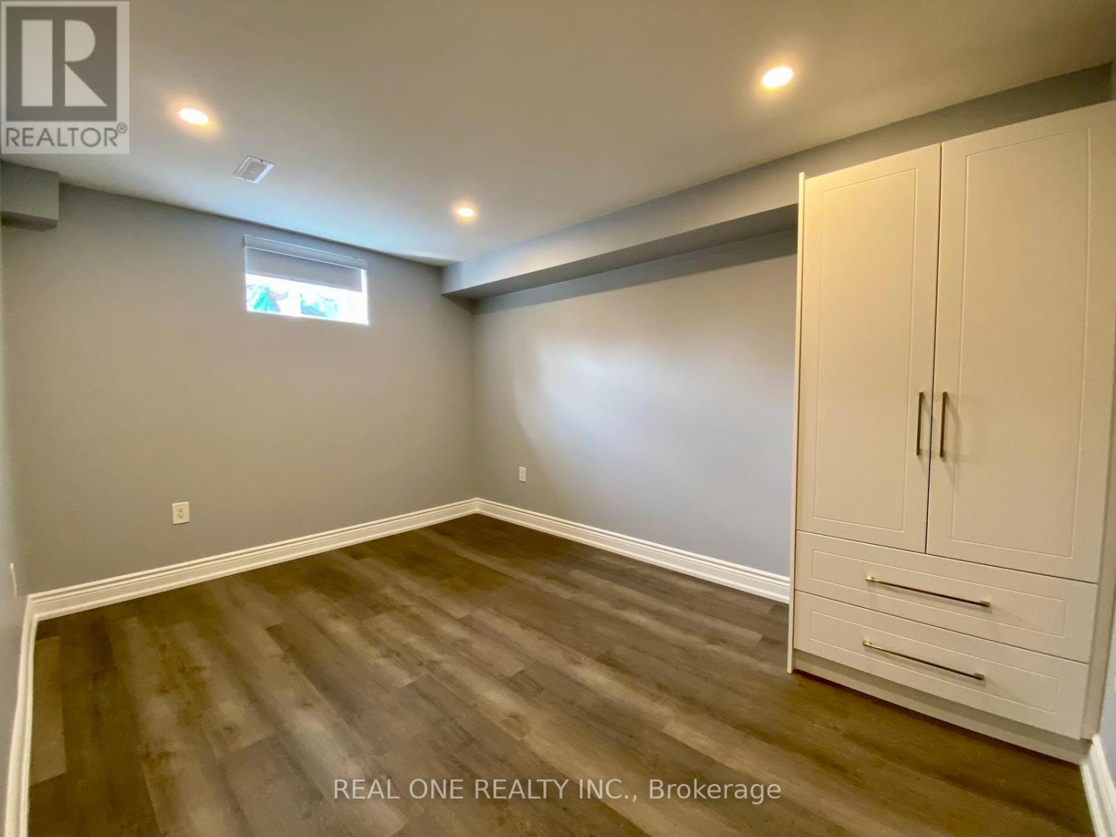 1209 Verhoeven Court, Mississauga, Ontario  L5C 1N5 - Photo 10 - W12898036