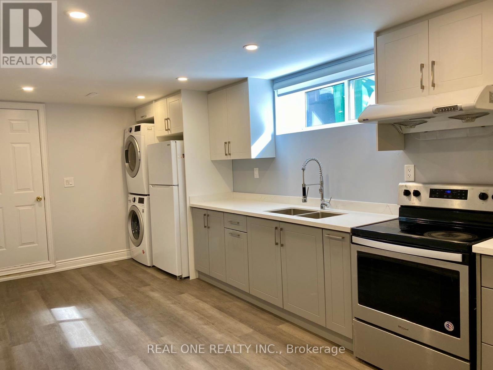 1209 Verhoeven Court, Mississauga, Ontario  L5C 1N5 - Photo 4 - W12898036