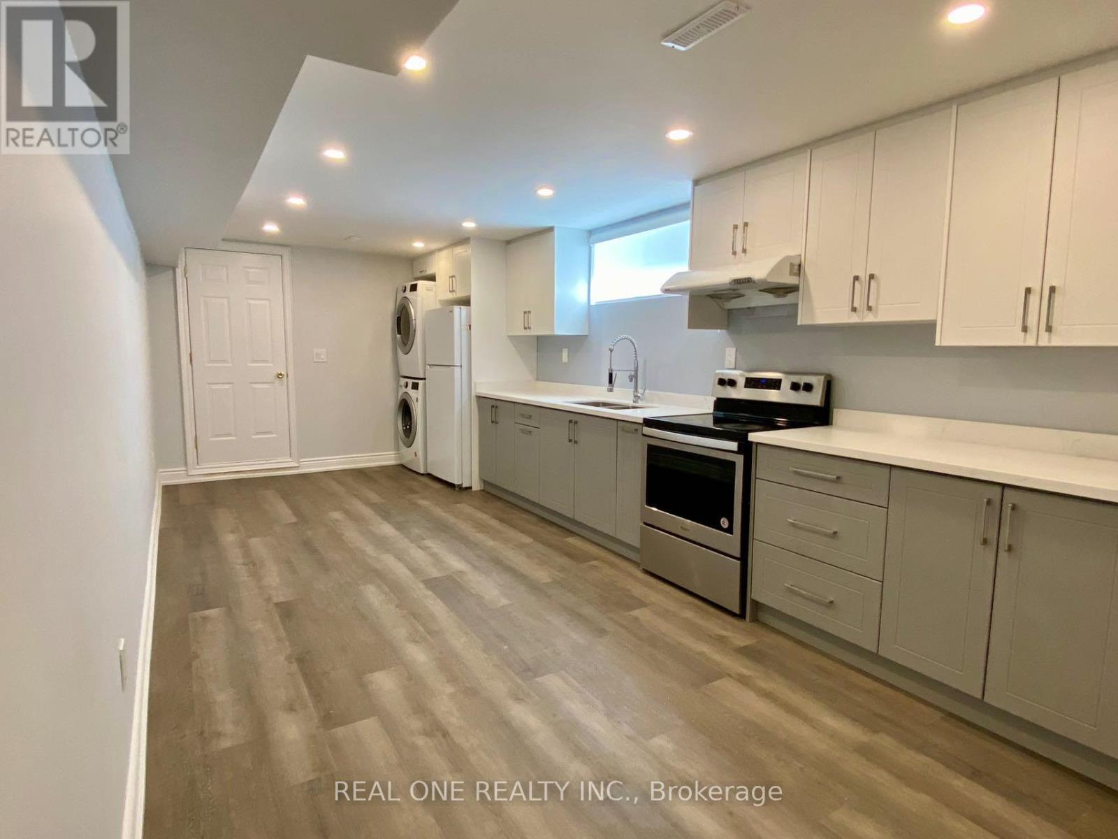 1209 Verhoeven Court, Mississauga, Ontario  L5C 1N5 - Photo 5 - W12898036