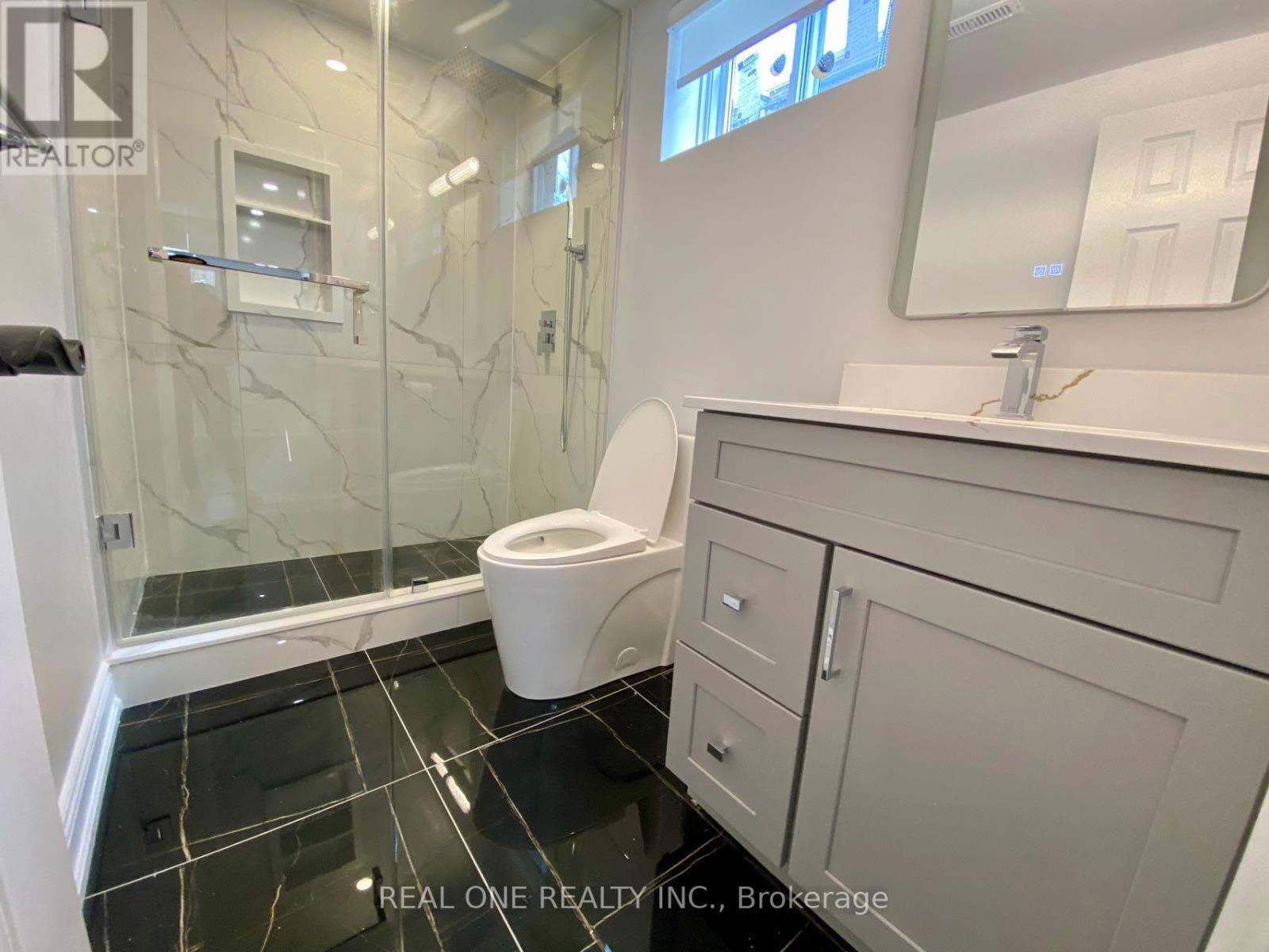 1209 Verhoeven Court, Mississauga, Ontario  L5C 1N5 - Photo 9 - W12898036