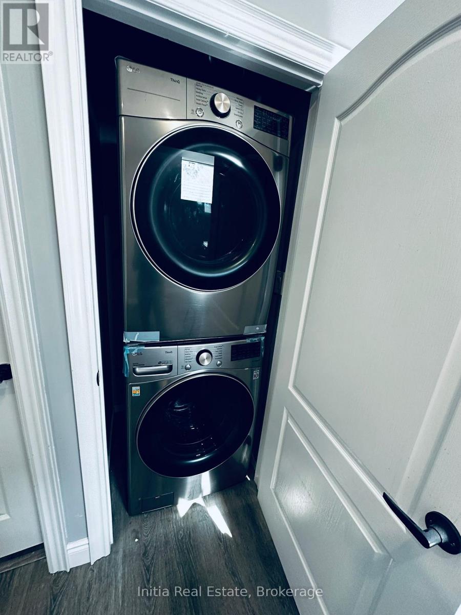 3212 Preserve Drive, Oakville, Ontario  L6M 0W6 - Photo 8 - W12898054