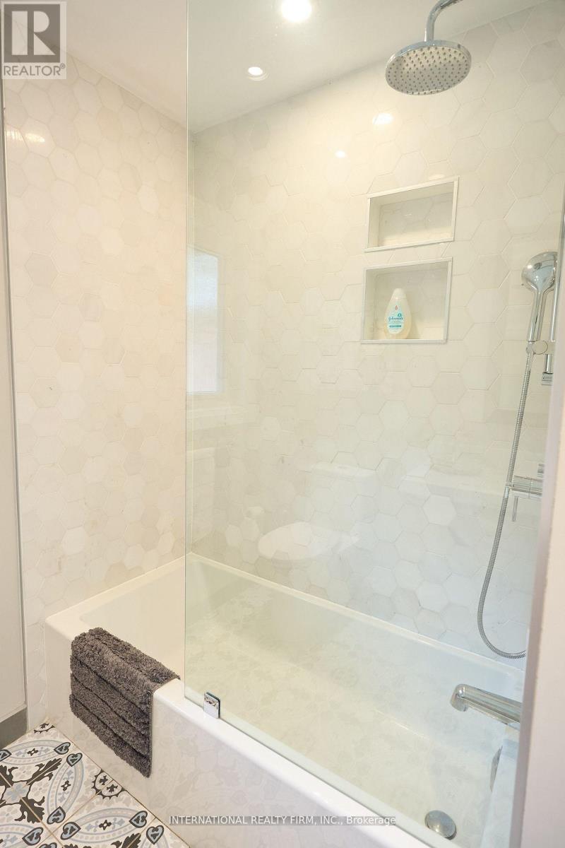 2292 Devon Road, Oakville, Ontario  L6J 5R4 - Photo 7 - W12898056