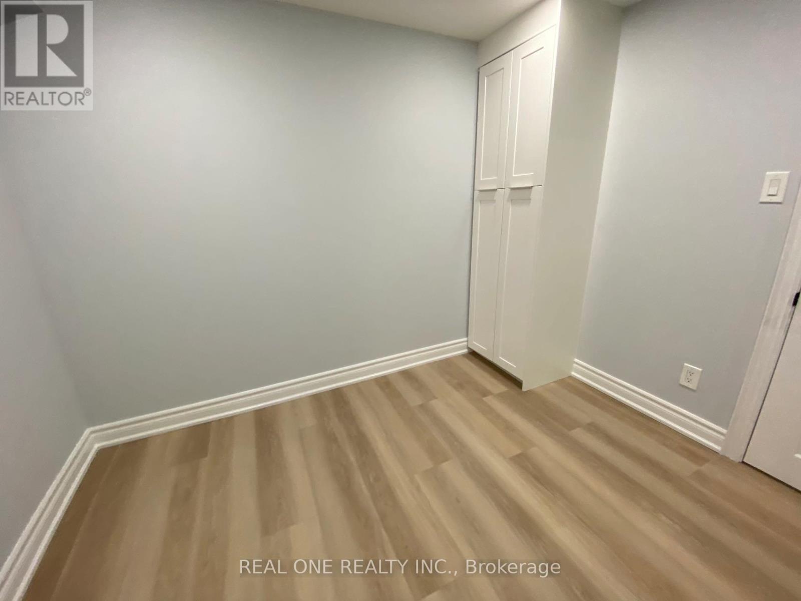 1186 Shadeland Drive, Mississauga, Ontario  L5C 1P4 - Photo 16 - W12898064