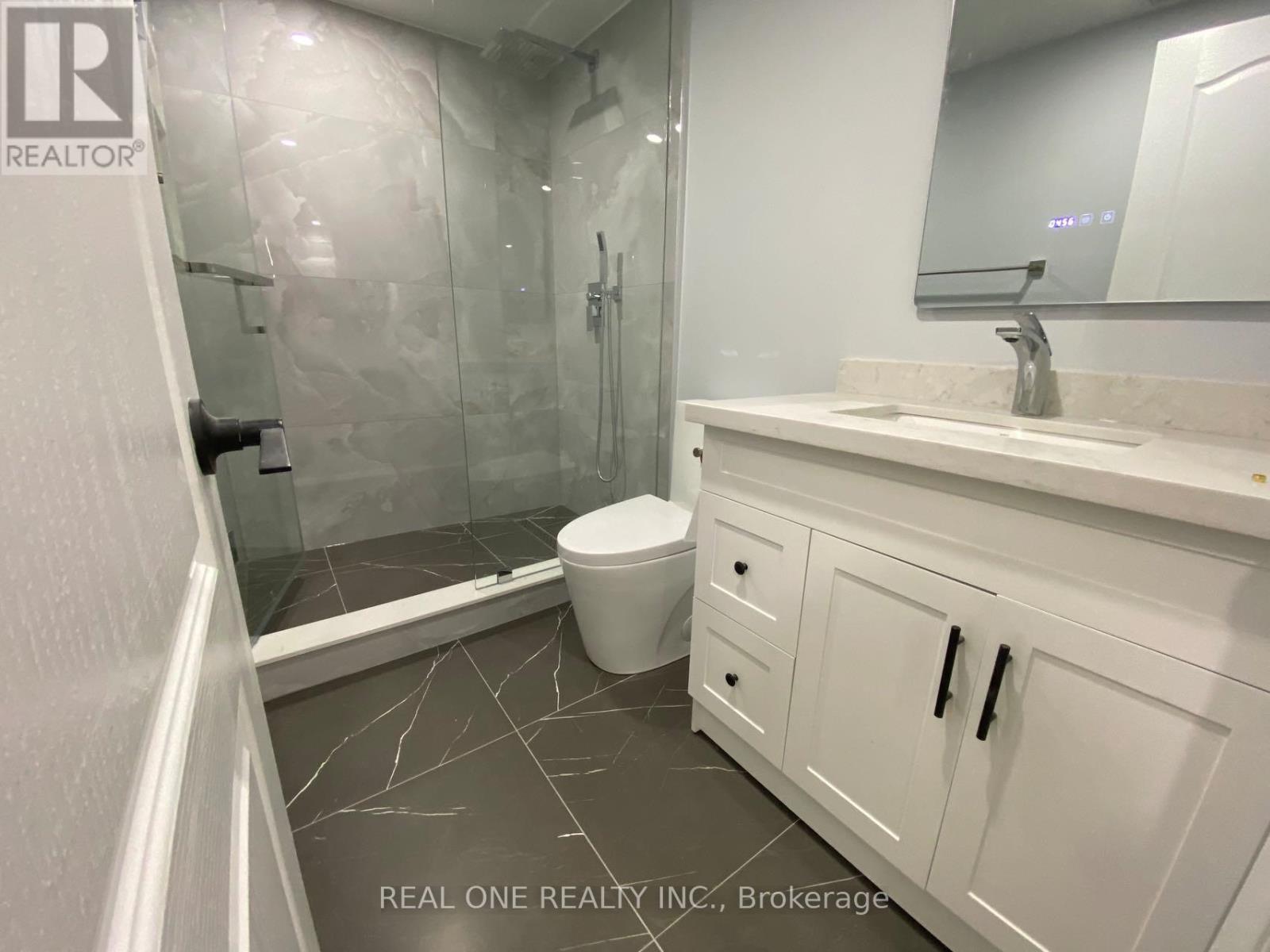 1186 Shadeland Drive, Mississauga, Ontario  L5C 1P4 - Photo 8 - W12898064