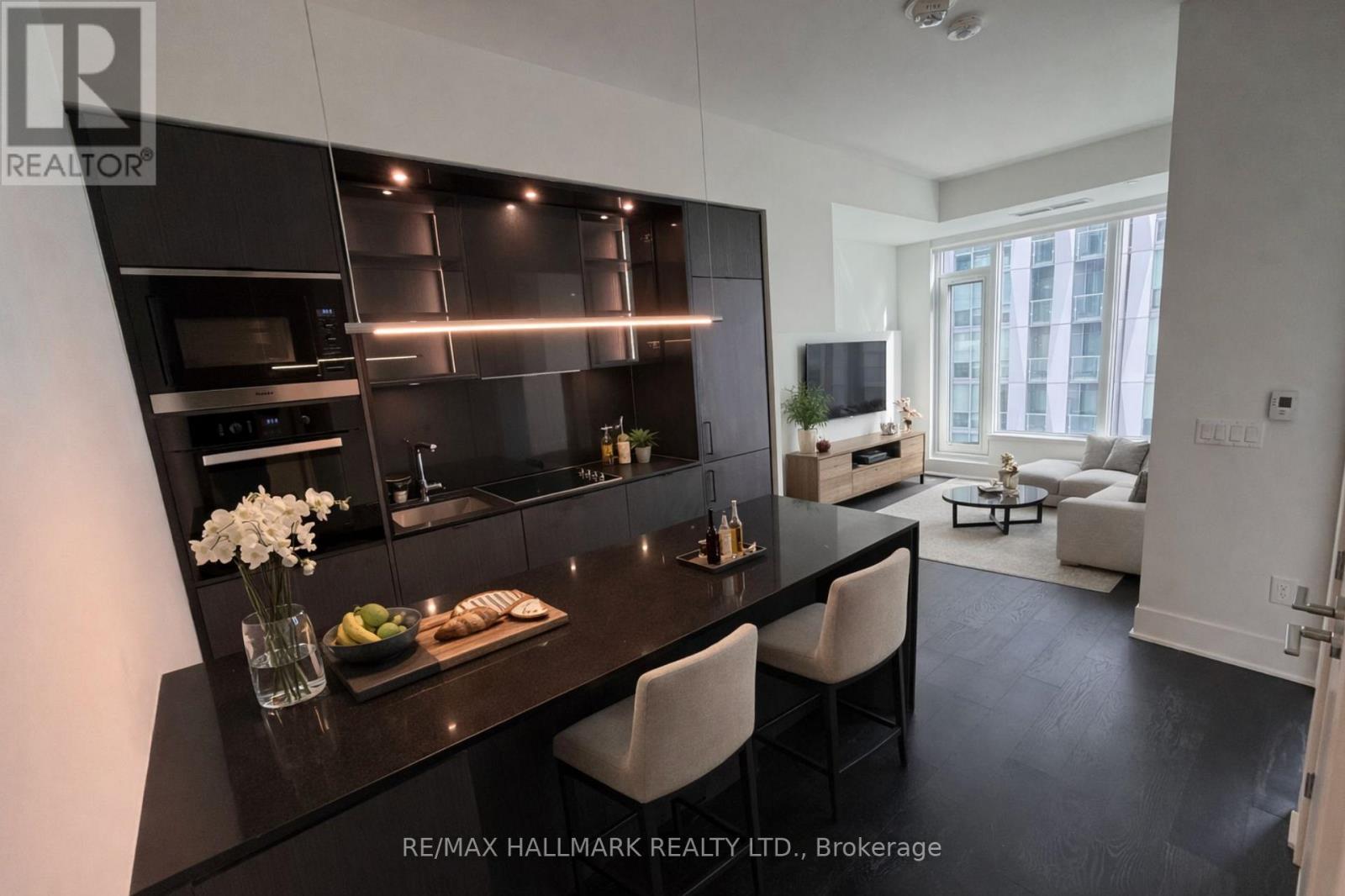 4206 - 11 Yorkville Avenue W, Toronto (Annex), Ontario  M4W 0B7 - Photo 3 - C12897522