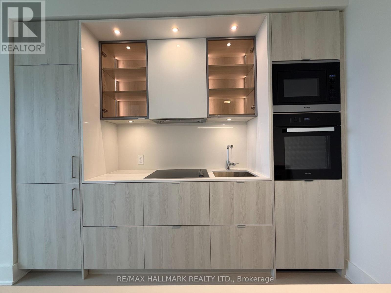 5705 - 11 Yorkville Avenue W, Toronto (Annex), Ontario  M4W 0B7 - Photo 13 - C12897540