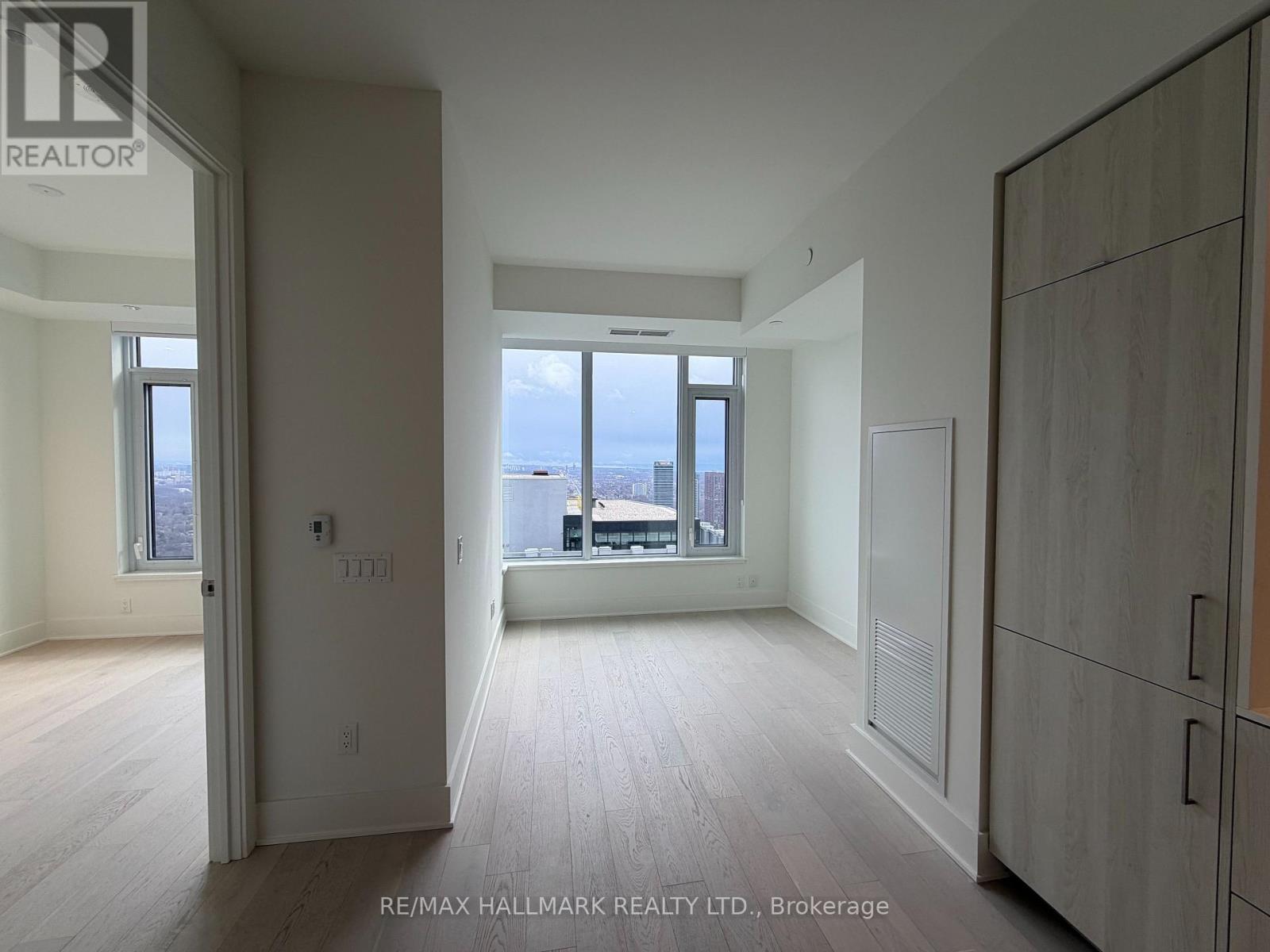 5705 - 11 Yorkville Avenue W, Toronto (Annex), Ontario  M4W 0B7 - Photo 7 - C12897540