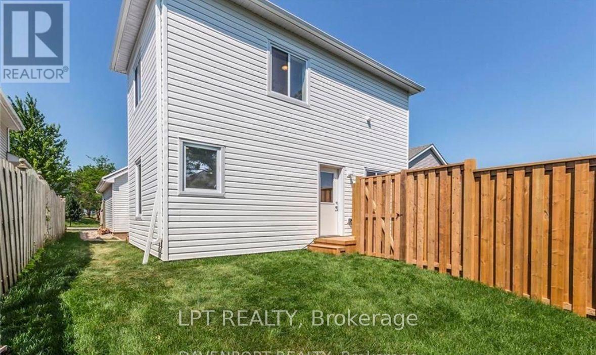 Unit B - 224 Portsmouth Gate, Waterloo, Ontario  N2T 2H9 - Photo 11 - X12894212